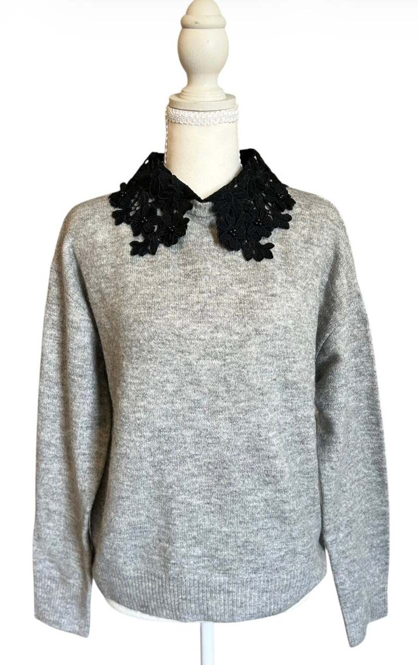 NWT Ellen Tracy Sweater Size XS Grey Knit Floral Black Lace Collar